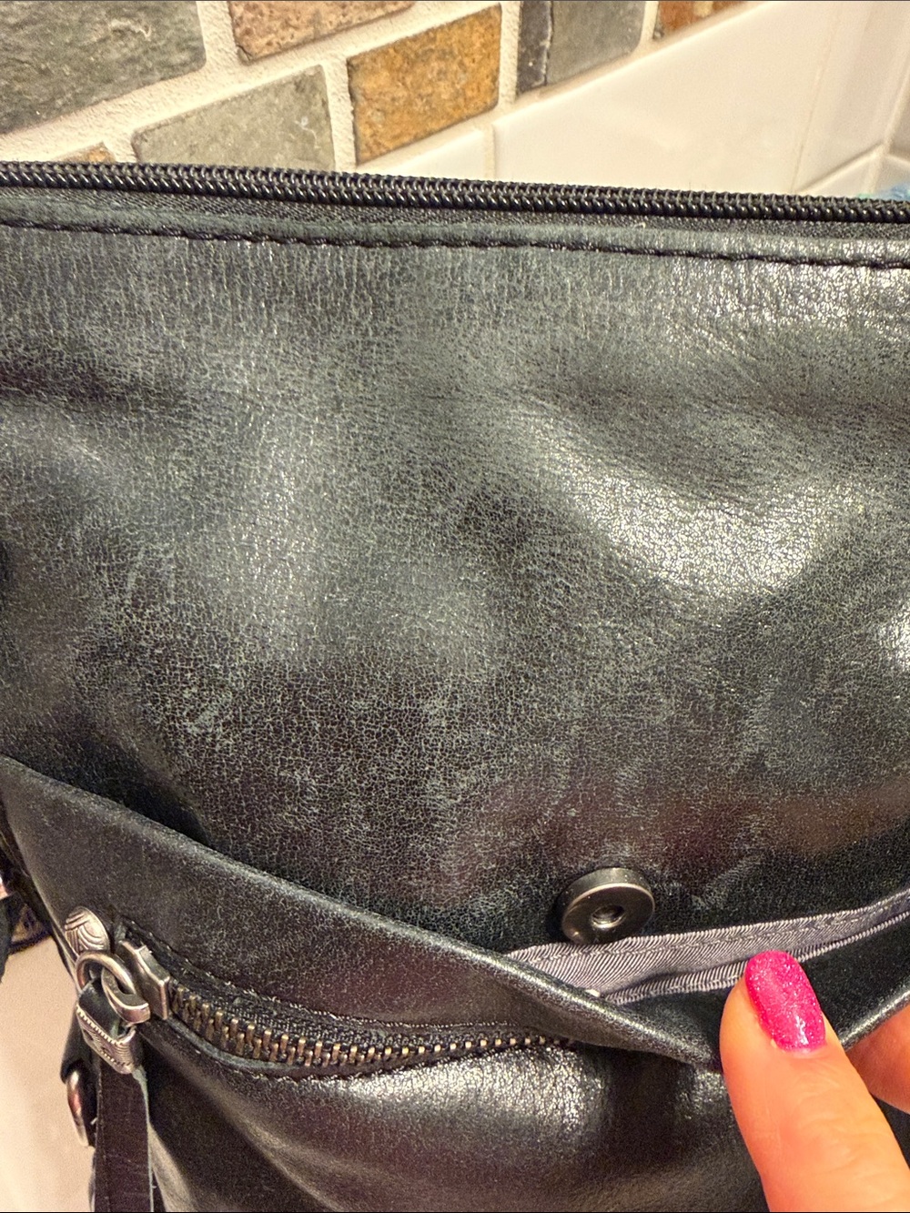 The Sak Black Leather Crossbody Bag - Picture 4 of 11
